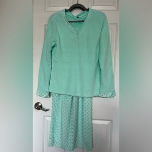Hannah Women’s Size M Foam Green Popcorn Textured Long Sleeve Pajama‎ Lounge Set